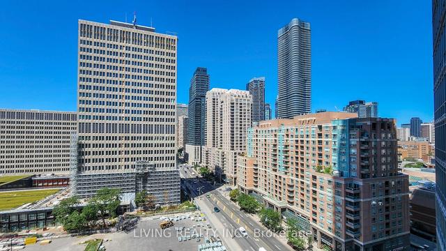 1303 - 832 Bay St, Condo with 2 bedrooms, 2 bathrooms and 1 parking in Toronto ON | Image 31