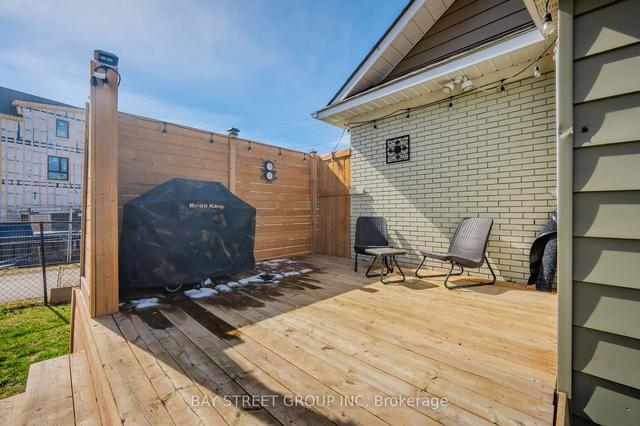136 Woolwich St, House detached with 2 bedrooms, 1 bathrooms and 4 parking in Kitchener ON | Image 26