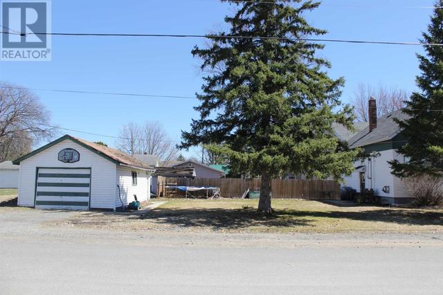 111 River Ave E, House detached with 3 bedrooms, 2 bathrooms and null parking in Rainy River ON | Image 2