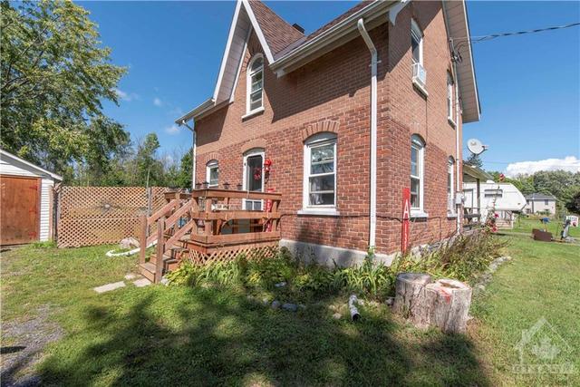 13153 Riverside Drive, House detached with 4 bedrooms, 2 bathrooms and 6 parking in South Dundas ON | Card Image