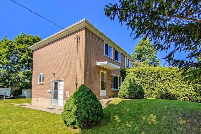 295 Taylor Mills Dr S, House semidetached with 3 bedrooms, 1 bathrooms and 4 parking in Richmond Hill ON | Image 3