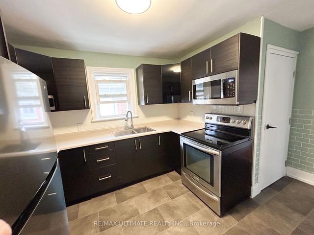 a - 205 Innisfil St, House detached with 3 bedrooms, 1 bathrooms and 1 parking in Barrie ON | Image 1