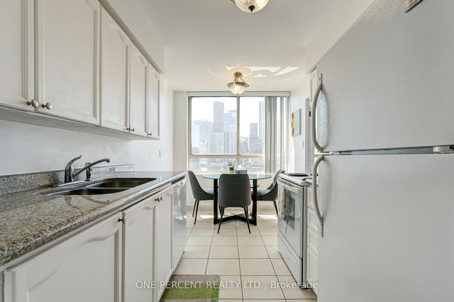 2507 - 633 Bay St, Condo with 2 bedrooms, 2 bathrooms and 0 parking in Toronto ON | Image 8