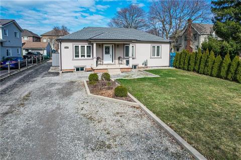 1353 Highway 8, House detached with 2 bedrooms, 1 bathrooms and 10 parking in Hamilton ON | Card Image