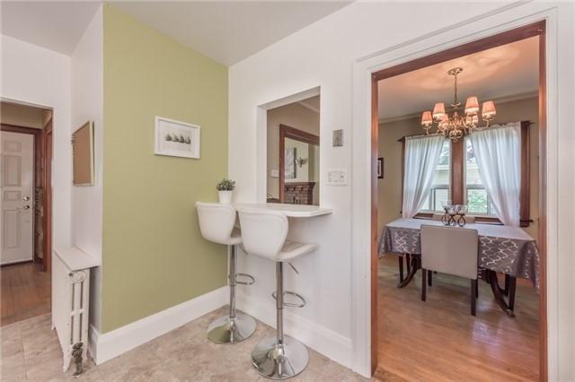 55 Ash Cres, House detached with 2 bedrooms, 2 bathrooms and 3 parking in Toronto ON | Image 9