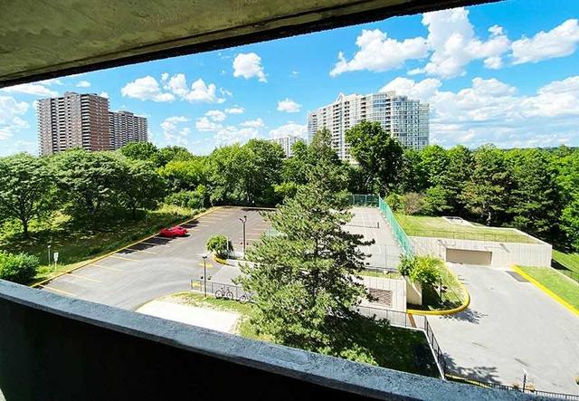 501 - 40 Panorama Crt, Condo with 3 bedrooms, 2 bathrooms and 1 parking in Toronto ON | Image 11