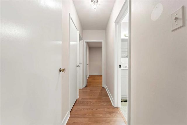 2 Ainsley Gdns, House detached with 3 bedrooms, 1 bathrooms and 5 parking in Toronto ON | Image 18
