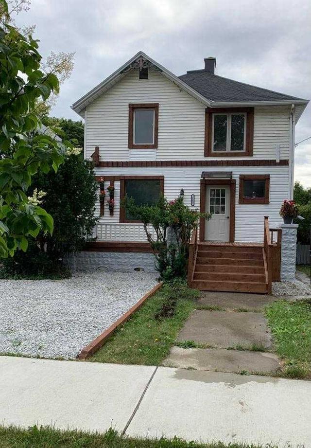 207 Emma St, House detached with 3 bedrooms, 2 bathrooms and 3 parking in Sarnia ON | Image 1
