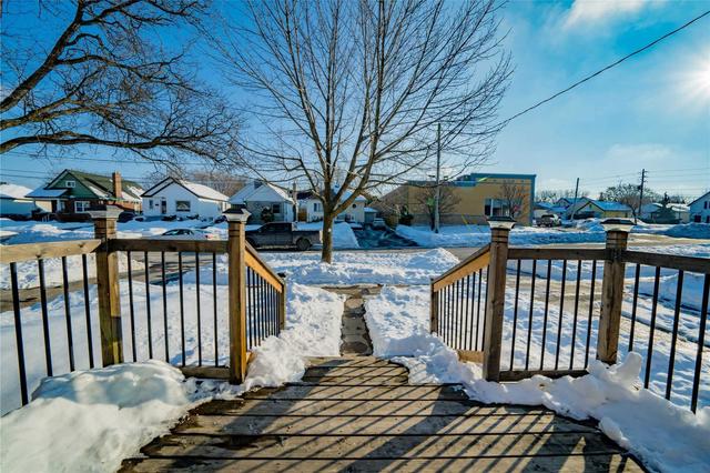 upper - 254 Hibbert Ave, House detached with 2 bedrooms, 1 bathrooms and 4 parking in Oshawa ON | Image 5