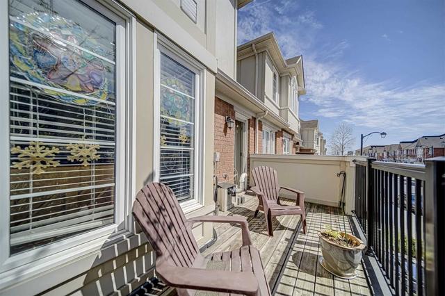 81 Mendelssohn St, House attached with 3 bedrooms, 2 bathrooms and 2 parking in Toronto ON | Image 6