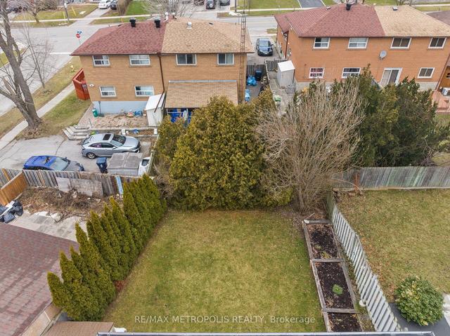 2b Summerglade Dr, House detached with 3 bedrooms, 2 bathrooms and 4 parking in Toronto ON | Image 30
