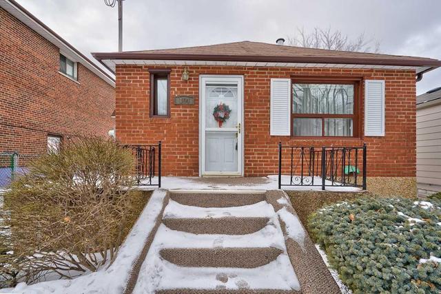 104 Magnolia Ave, House detached with 2 bedrooms, 2 bathrooms and 5 parking in Toronto ON | Image 3