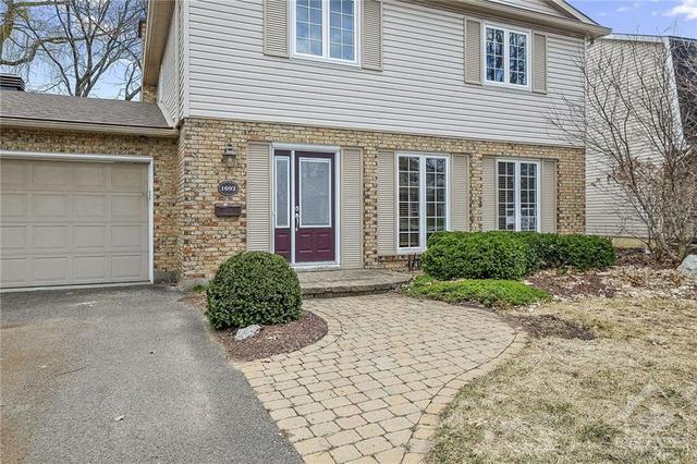 1692 Featherston Drive, House detached with 4 bedrooms, 3 bathrooms and 4 parking in Ottawa ON | Image 2