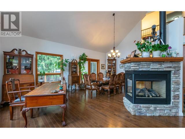 2611 Duncan Road, House detached with 5 bedrooms, 3 bathrooms and 2 parking in Columbia Shuswap C BC | Image 10