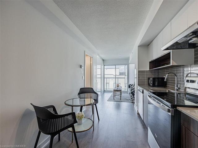 407 - 1117 Cooke Boulevard, House attached with 1 bedrooms, 1 bathrooms and 1 parking in Burlington ON | Image 4
