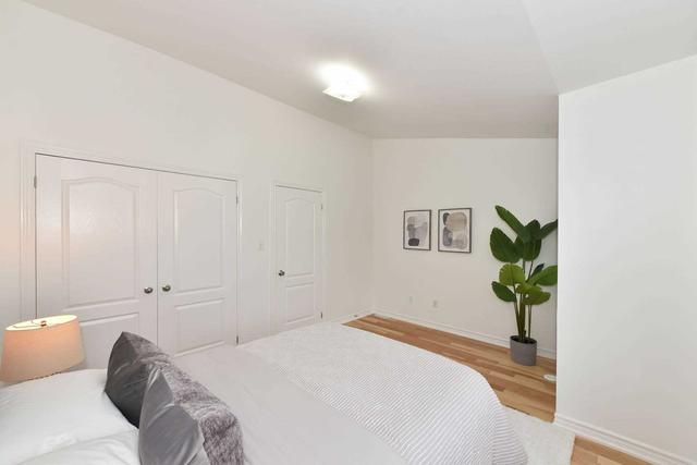 18 Piggot Mews, House attached with 3 bedrooms, 2 bathrooms and 2 parking in Toronto ON | Image 16