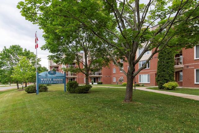 405 - 11 Beck Boulevard, House attached with 2 bedrooms, 2 bathrooms and null parking in Penetanguishene ON | Image 1