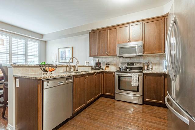 3 Soccavo Cres, Townhouse with 3 bedrooms, 4 bathrooms and 2 parking in Brampton ON | Image 10