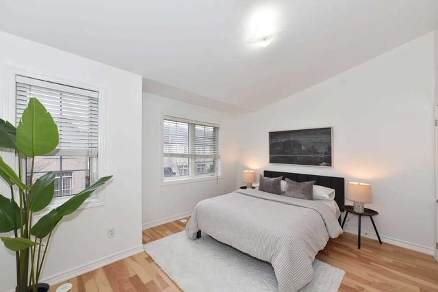 18 Piggot Mews, House attached with 3 bedrooms, 2 bathrooms and 2 parking in Toronto ON | Image 14
