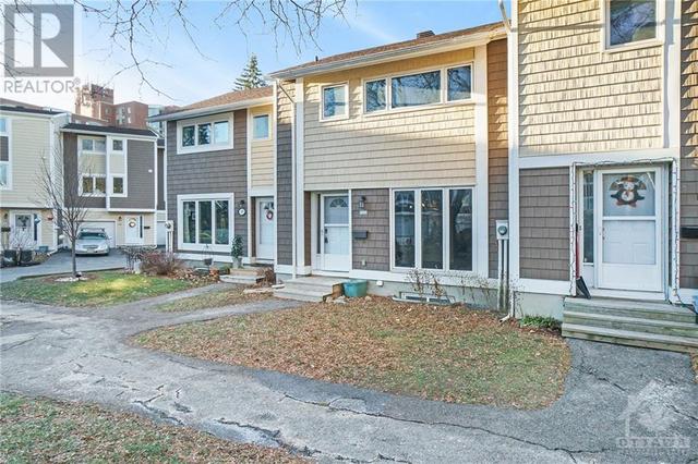 338 Stowe Court, Townhouse with 3 bedrooms, 2 bathrooms and 1 parking in Ottawa ON | Image 3