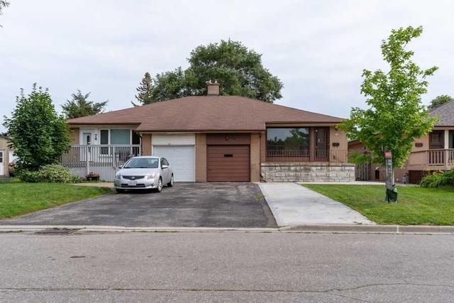 76 Pinemore Cres, House semidetached with 3 bedrooms, 2 bathrooms and 5 parking in Toronto ON | Image 1
