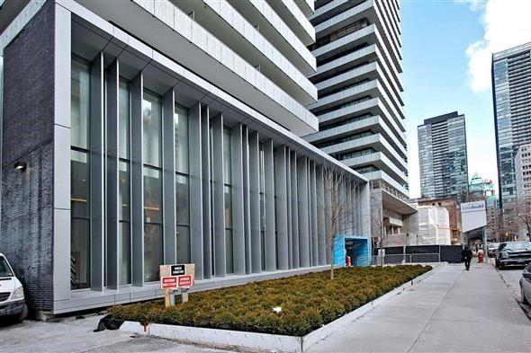 804 - 42 Charles St E, Condo with 1 bedrooms, 1 bathrooms and null parking in Toronto ON | Image 2