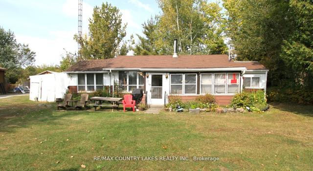 194 Mcguire Beach Rd, House detached with 2 bedrooms, 1 bathrooms and 4 parking in Kawartha Lakes ON | Image 1