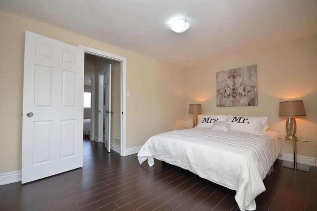 66 Fleetwood Cres, Townhouse with 3 bedrooms, 2 bathrooms and 1 parking in Brampton ON | Image 11