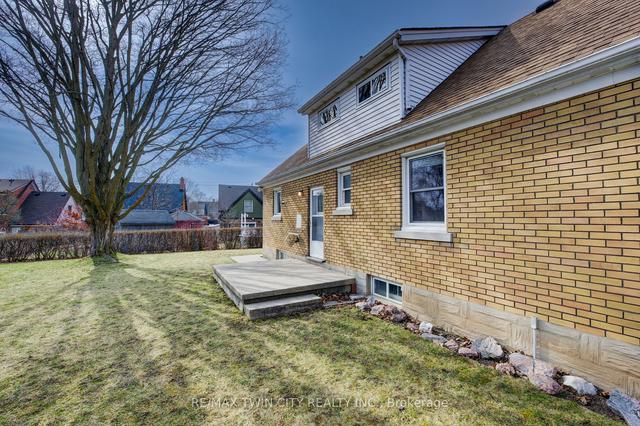 193 Chapel St, House detached with 3 bedrooms, 2 bathrooms and 2 parking in Kitchener ON | Image 26