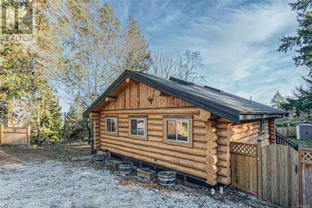 109 Cranberry Rd, House detached with 2 bedrooms, 1 bathrooms and 3 parking in Saltspring Island BC | Image 2
