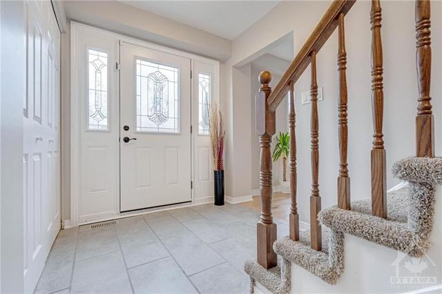 7091 Shadow Ridge Drive, House detached with 5 bedrooms, 3 bathrooms and 8 parking in Ottawa ON | Image 3