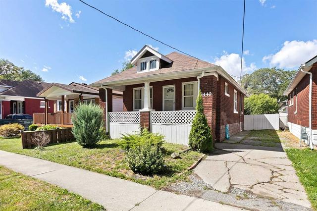 3440 Harris St, House detached with 2 bedrooms, 1 bathrooms and 2 parking in Windsor ON | Image 1
