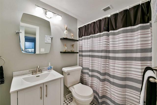 212 - 250 Scarlett Rd, Condo with 2 bedrooms, 2 bathrooms and 1 parking in Toronto ON | Image 8
