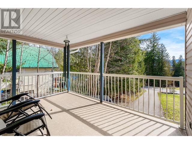 7451 Estate Drive, House detached with 3 bedrooms, 2 bathrooms and 4 parking in Columbia Shuswap F BC | Image 11