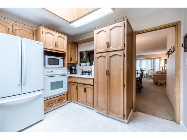 18136 61a Avenue, House detached with 4 bedrooms, 2 bathrooms and 6 parking in Surrey BC | Image 10