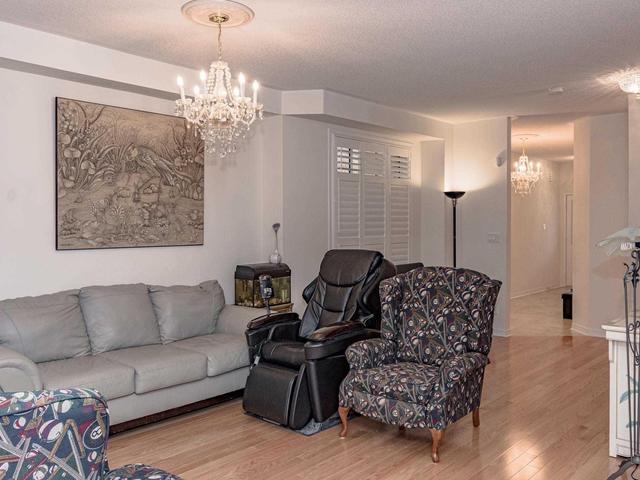 881 Francine Cres, House semidetached with 4 bedrooms, 3 bathrooms and 1 parking in Mississauga ON | Image 5