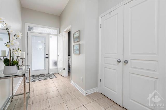 332 Trailsedge Way, Townhouse with 3 bedrooms, 4 bathrooms and 3 parking in Ottawa ON | Image 2