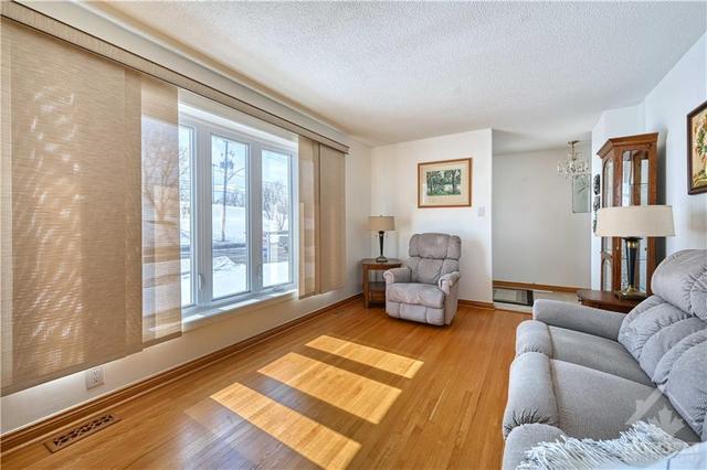 129 Alpine Street, House detached with 2 bedrooms, 2 bathrooms and 8 parking in Ottawa ON | Image 4