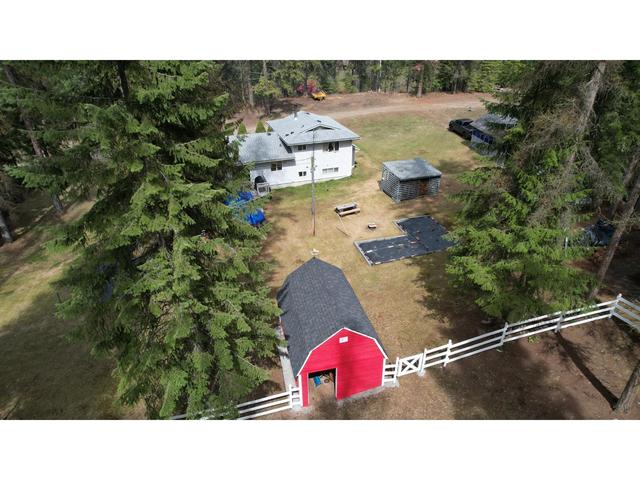 4521 - 49 Creek Road, House detached with 3 bedrooms, 2 bathrooms and null parking in Central Kootenay E BC | Image 2