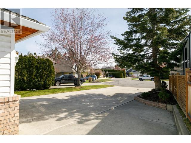 2955 Ridge Place, House detached with 5 bedrooms, 2 bathrooms and 6 parking in West Kelowna BC | Image 9