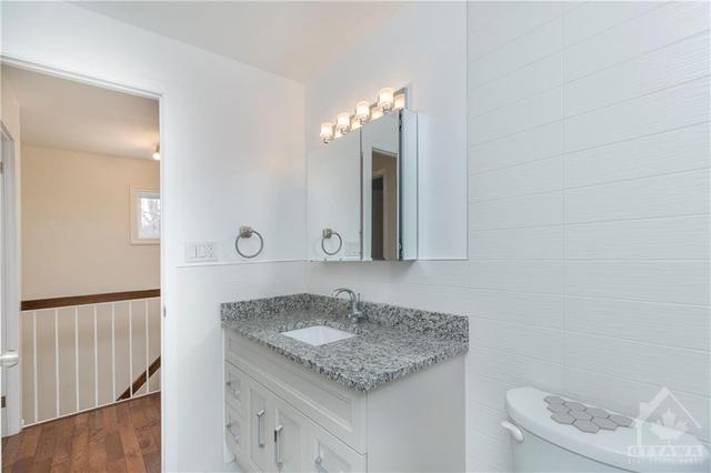 209 Sherway Drive, Townhouse with 3 bedrooms, 2 bathrooms and 3 parking in Ottawa ON | Image 19