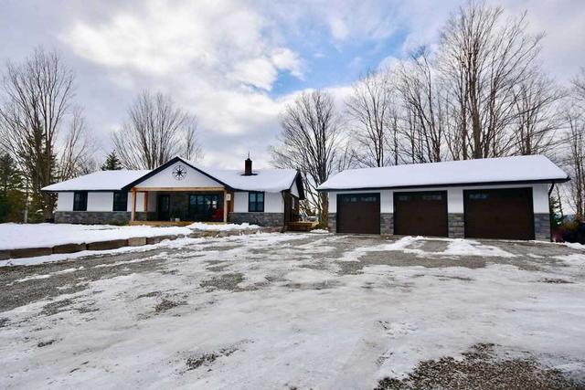 446 Medonte 2 Sdrd, House detached with 3 bedrooms, 2 bathrooms and 33 parking in Oro Medonte ON | Card Image