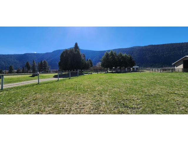 1480 Carson Road, House detached with 3 bedrooms, 3 bathrooms and null parking in Kootenay Boundary D BC | Image 73