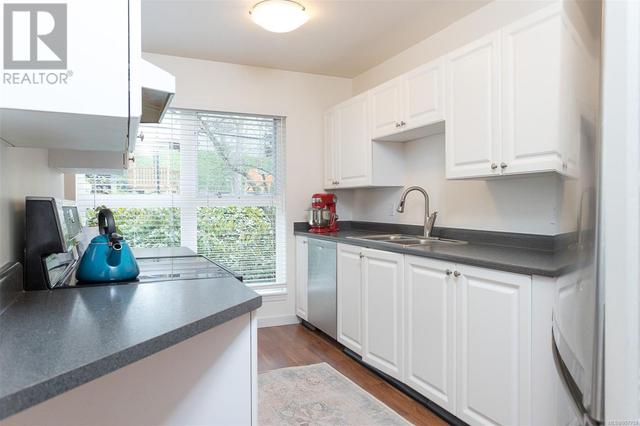201 - 1201 Hillside Ave, Condo with 2 bedrooms, 2 bathrooms and 1 parking in Victoria BC | Image 12
