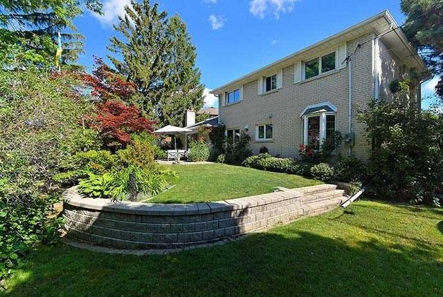 2 Redthorn Crt, House detached with 4 bedrooms, 4 bathrooms and 4 parking in Toronto ON | Image 13