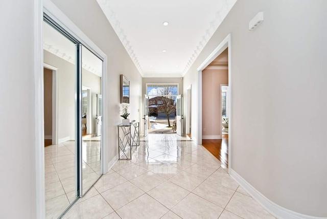 66 Canterbury Crt, House detached with 3 bedrooms, 4 bathrooms and 6 parking in Richmond Hill ON | Image 3
