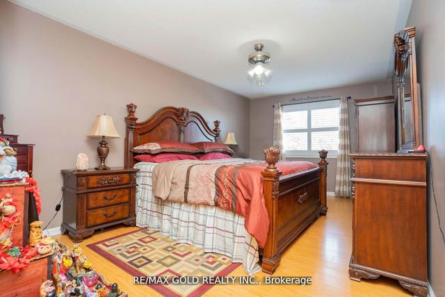 34 Jingle Cres, House semidetached with 3 bedrooms, 3 bathrooms and 3 parking in Brampton ON | Image 10