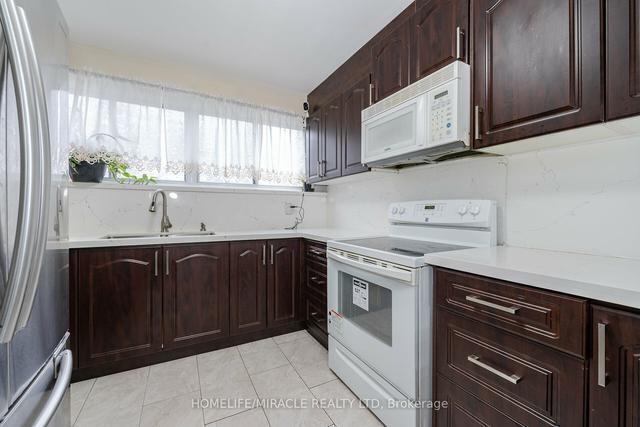 8 - 382 Driftwood Ave, Condo with 3 bedrooms, 3 bathrooms and 1 parking in Toronto ON | Image 2