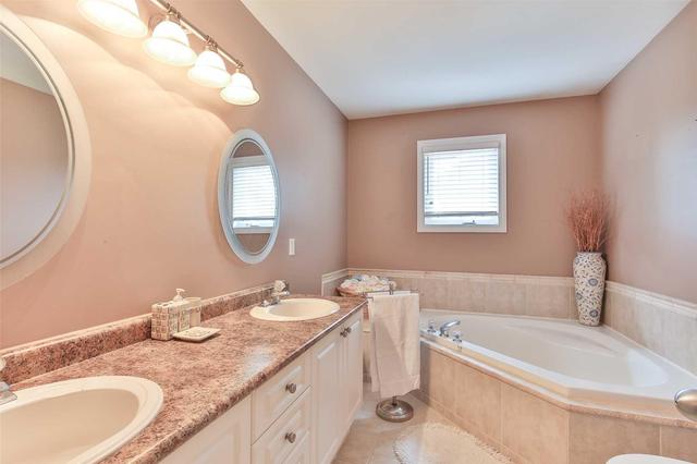 990 Country Club Cres, House detached with 3 bedrooms, 2 bathrooms and 4 parking in London ON | Image 11
