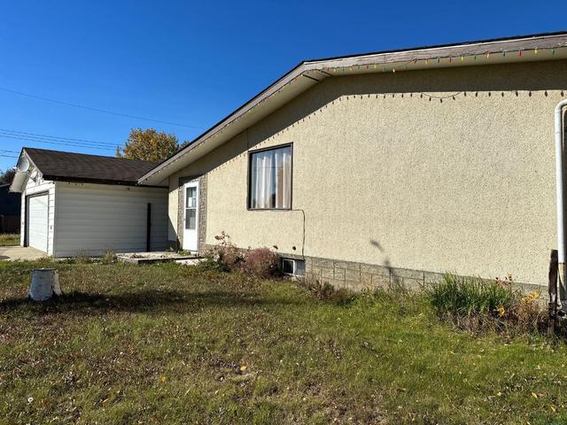 10300 117 Street, House detached with 4 bedrooms, 2 bathrooms and 8 parking in Fairview AB | Image 42